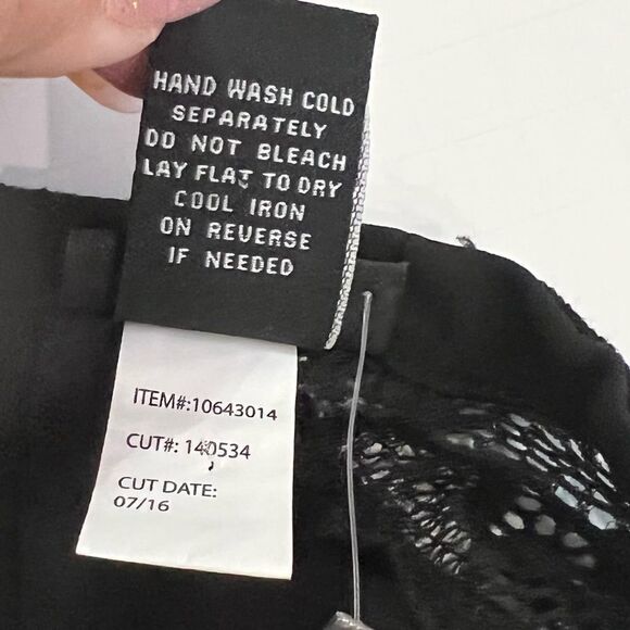 Torrid Chiffon Keyhole Neck Lace Shoulder Bell Sleeves Size 4 Top - Picture 11 of 11